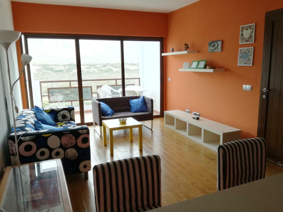 Surfhouse Hostel Famara Caleta De Famara Eksteriør bilde